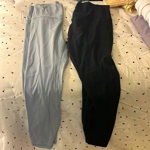 2 pairs of leggings